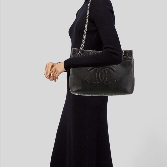 Chanel Timeless Pebbled CC Soft Tote Bag with Interlocking CC in Black in EUC. - Picture 1 of 6